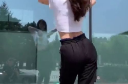 小姐姐的迷人背影图片,小姐姐的迷人轮廓勾勒时光之美