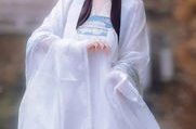 汉服红衣小姐姐雪中写真,汉服小姐姐的古典风情写真